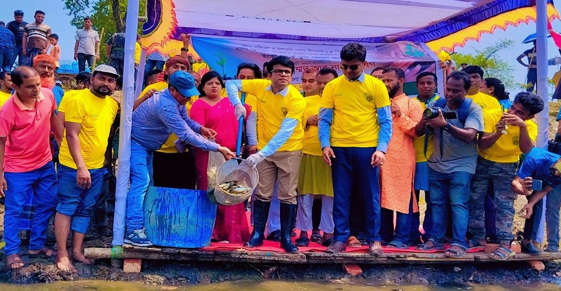 শালিখার কানুদার খালের কচুরিপানা অপসারণ ও মাছের পোনা অবমুক্তকরণ।