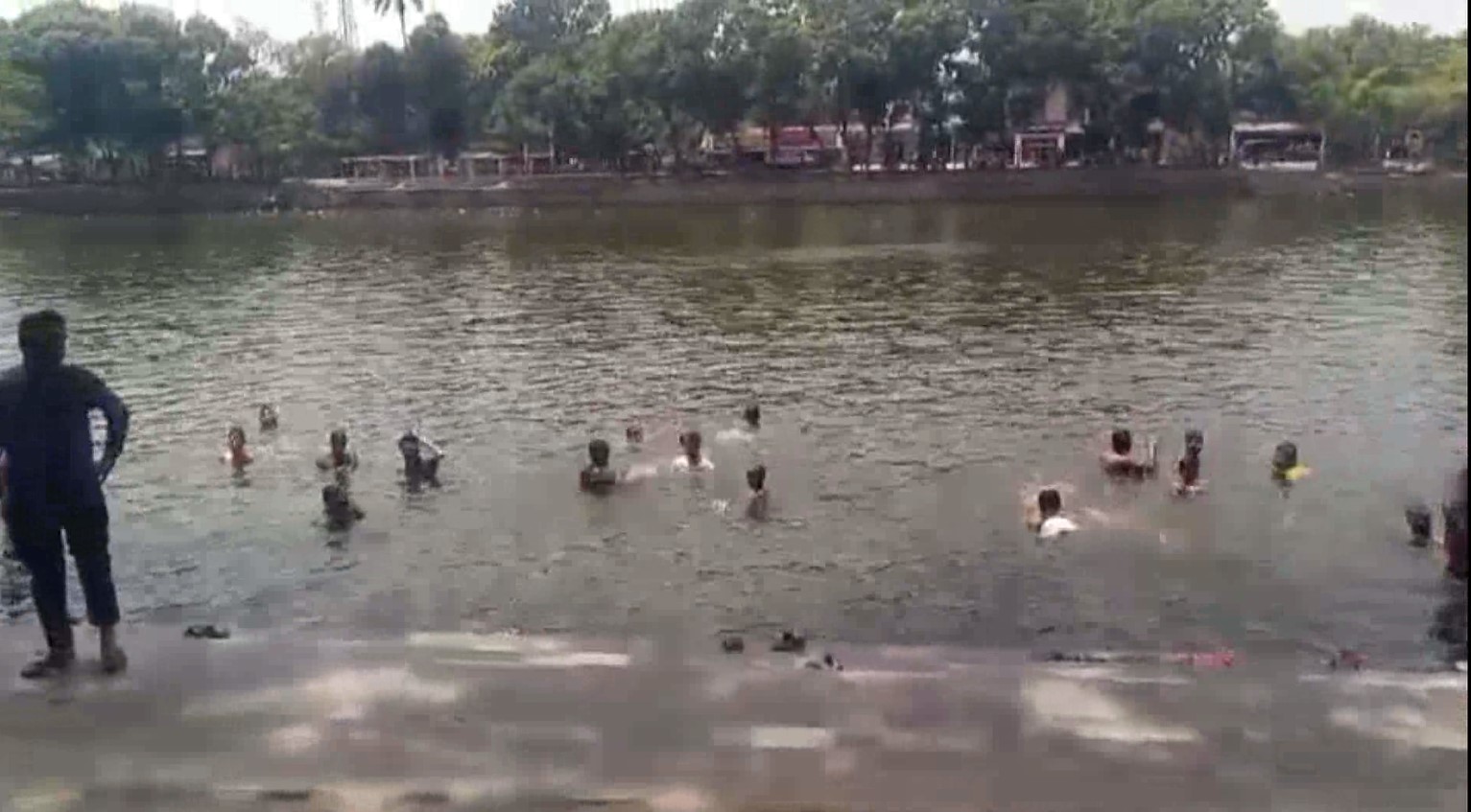 সাতক্ষীরায় ঘরে-বাইরে তীব্র তাপদাহে জনজীবন বিপর্যস্ত, সর্বোচ্চ তাপমাত্রা ৪১.১ ডিগ্রি সেলসিয়াস