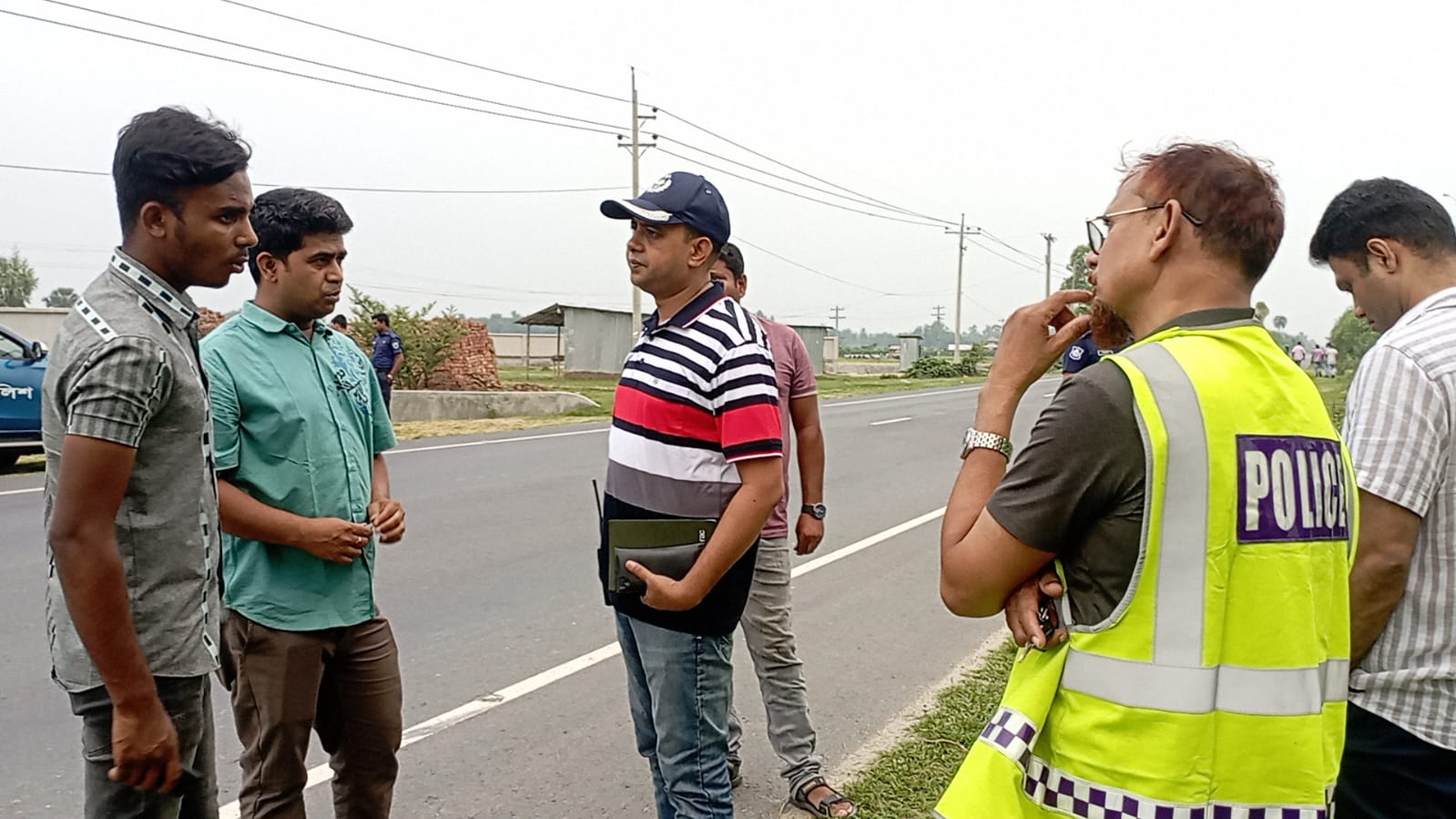 বগুড়ায় মহাসড়কে চলন্ত সিএনজিতে দুর্বৃত্তের গুলি, গৃহবধূ আহত