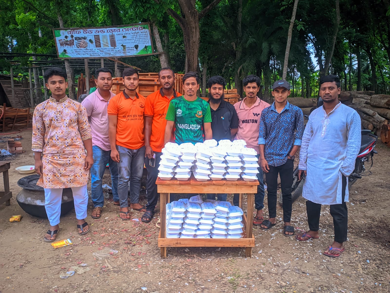 শালিখায়  ব্লাড ব্যাংকের  উদ্যোগে ইফতার বিতরণ